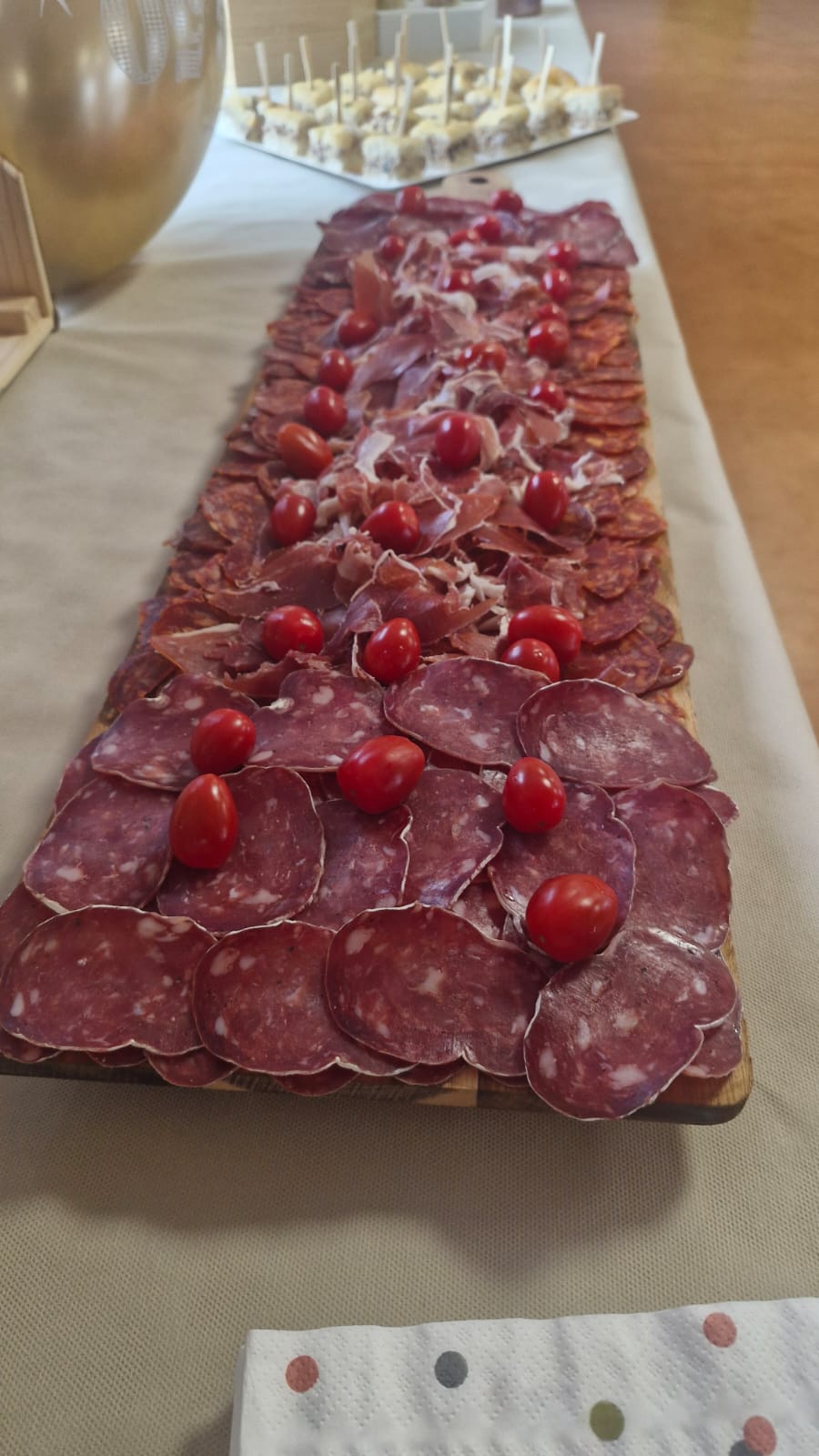 Traiteur à Saint-Orens : buffet, ateliers, brasero/kamado, food truck. Événements privés & pros. Menus sur-mesure.