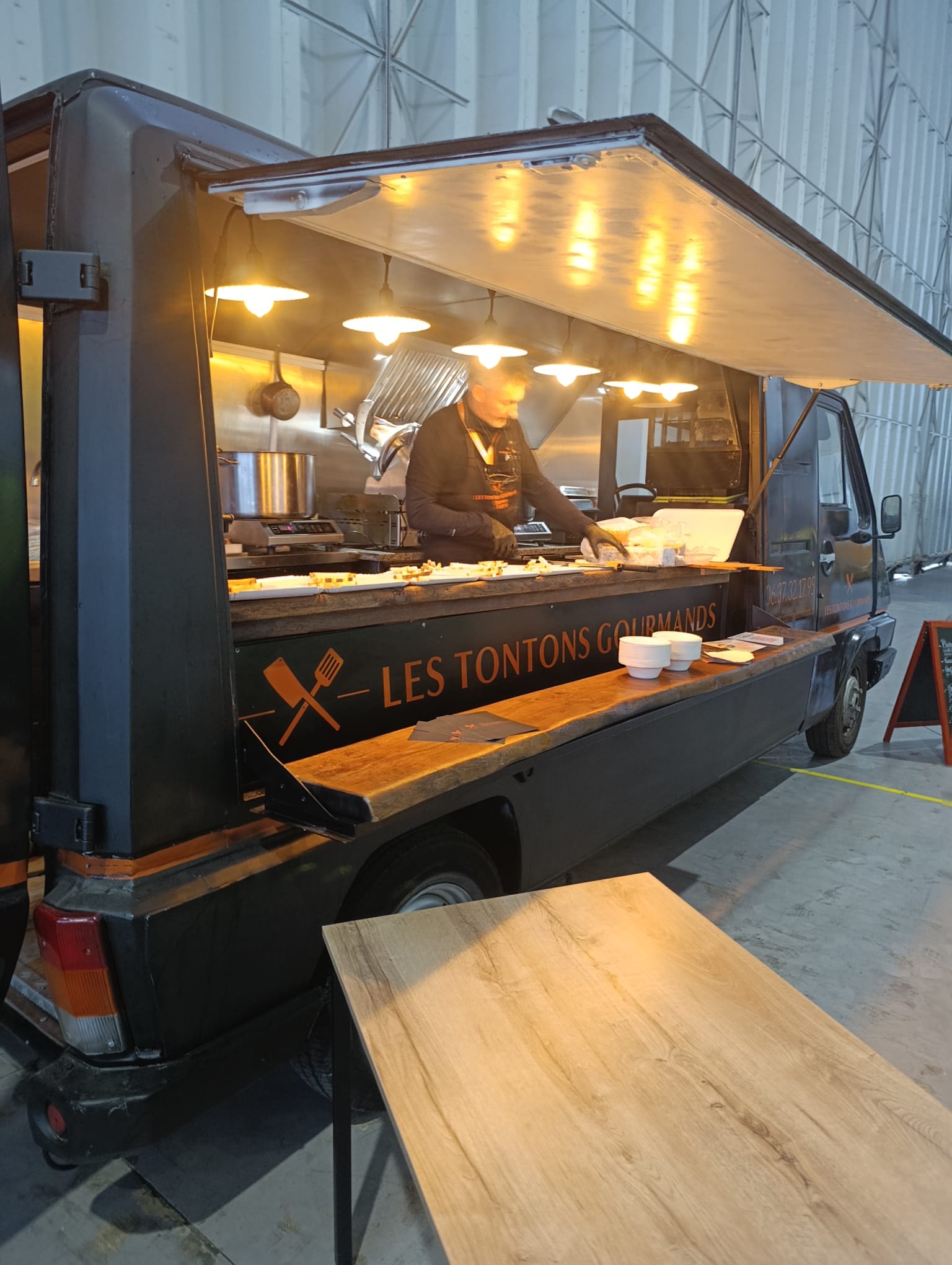 mais bien d’un food truck gourmet capable de rivaliser avec un bon bistrot… sur quatre roues.