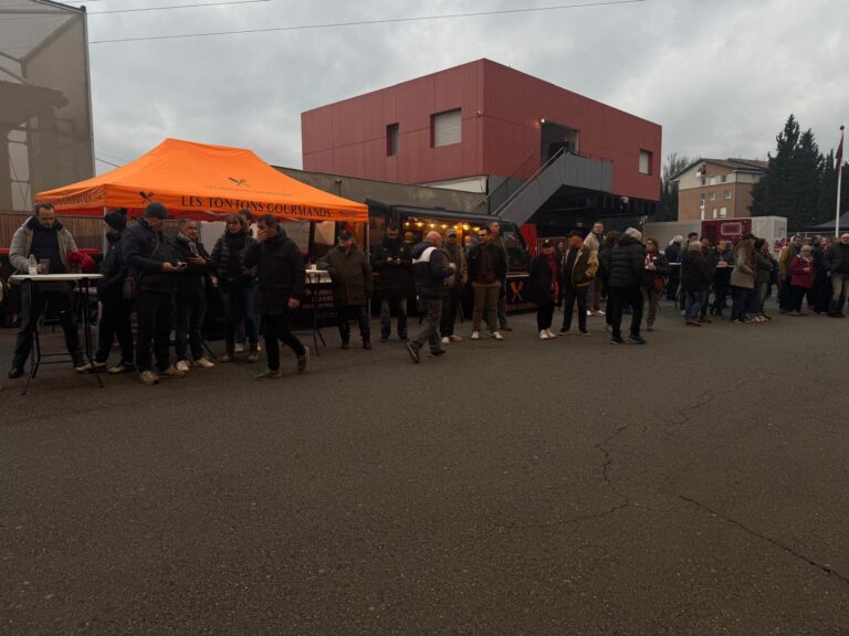 Food Truck Stade Toulousain : Les Tontons Gourmands reviennent à Ernest-Wallon. Burger, bun saumon fumé, hot-dog toulousain les jours de match.