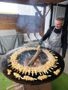Repas brasero en entreprise : une prestation sur-mesure chez Soprema, entre convivialité et gastronomie