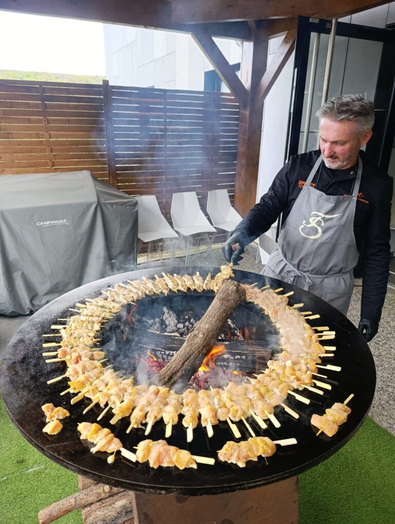 Repas brasero en entreprise : une prestation sur-mesure chez Soprema, entre convivialité et gastronomie