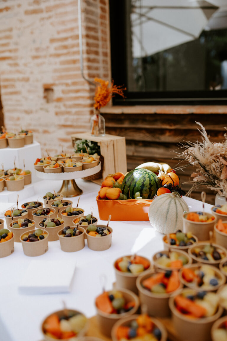 Buffet de pause : verrines, fruits frais et décor de saison